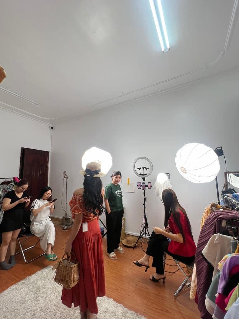 Studio livestream thời trang