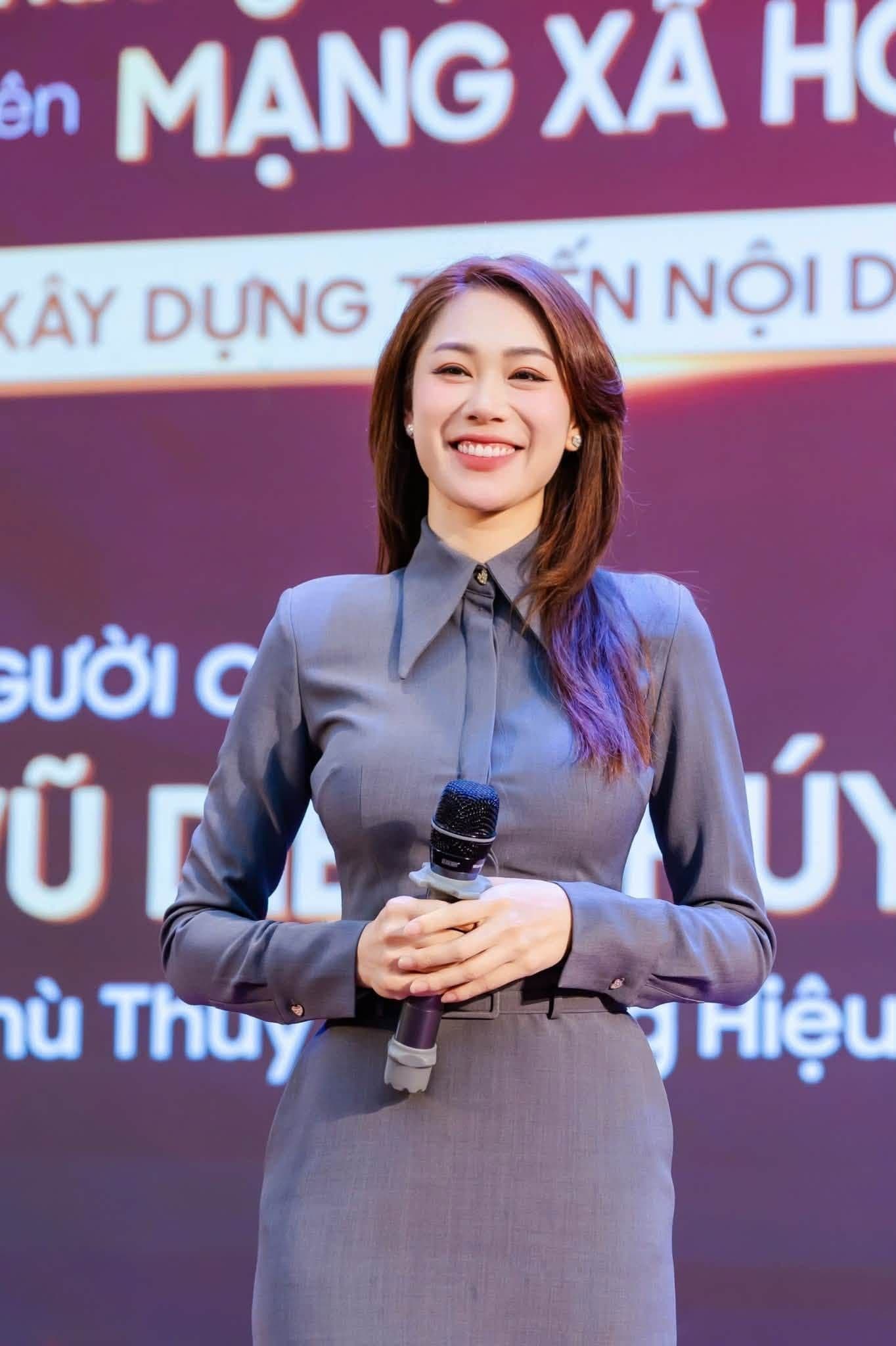 Vũ Diệu Thúy diễn thuyết